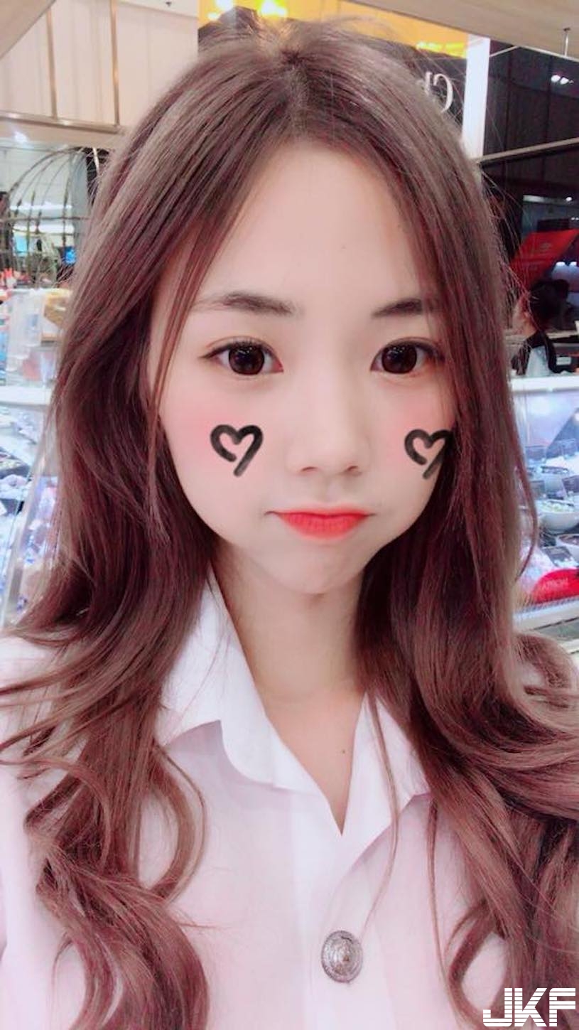 超甜學生妹「上圍也好有料」！一脫衣「飽滿美乳」讓人驚艷！