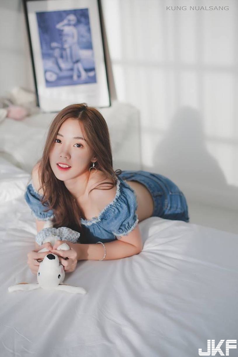 超甜學生妹「上圍也好有料」！一脫衣「飽滿美乳」讓人驚艷！