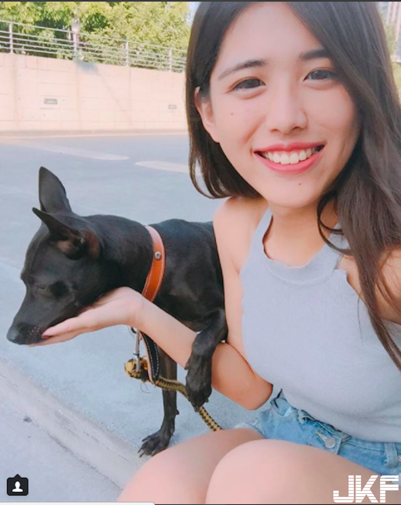 超甜美正妹沙灘秀「白皙美乳」！趁沒人還乾脆「上空遊泳」！火辣畫面真的好猛！