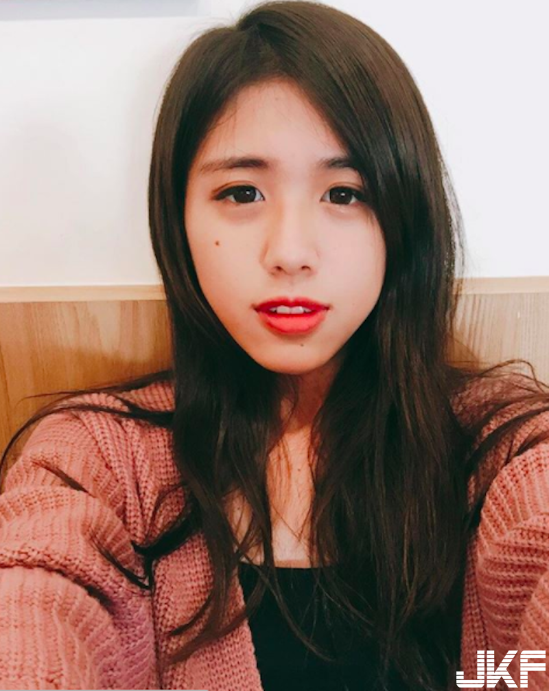 超甜美正妹沙灘秀「白皙美乳」！趁沒人還乾脆「上空遊泳」！火辣畫面真的好猛！