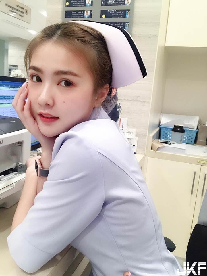 天使下凡！「正妹小護士」清新可愛　甜美笑容讓病人血壓飆高！