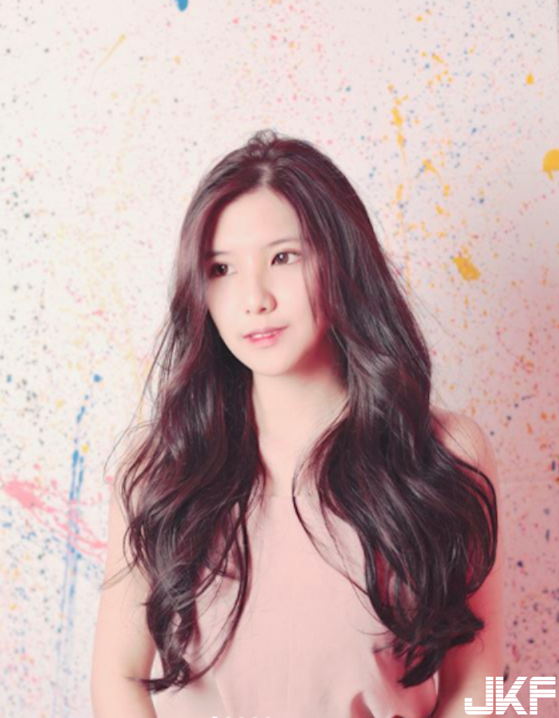 大馬女孩來台灣！「比基尼美胸」畫面太美好！在墾丁玩水也不忘辣一波！