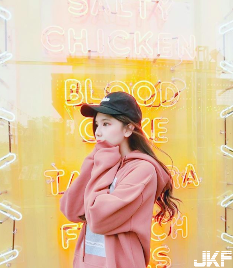 大馬女孩來台灣！「比基尼美胸」畫面太美好！在墾丁玩水也不忘辣一波！