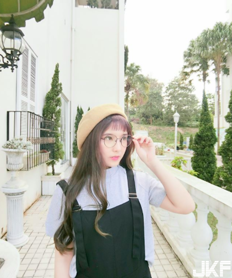 大馬女孩來台灣！「比基尼美胸」畫面太美好！在墾丁玩水也不忘辣一波！