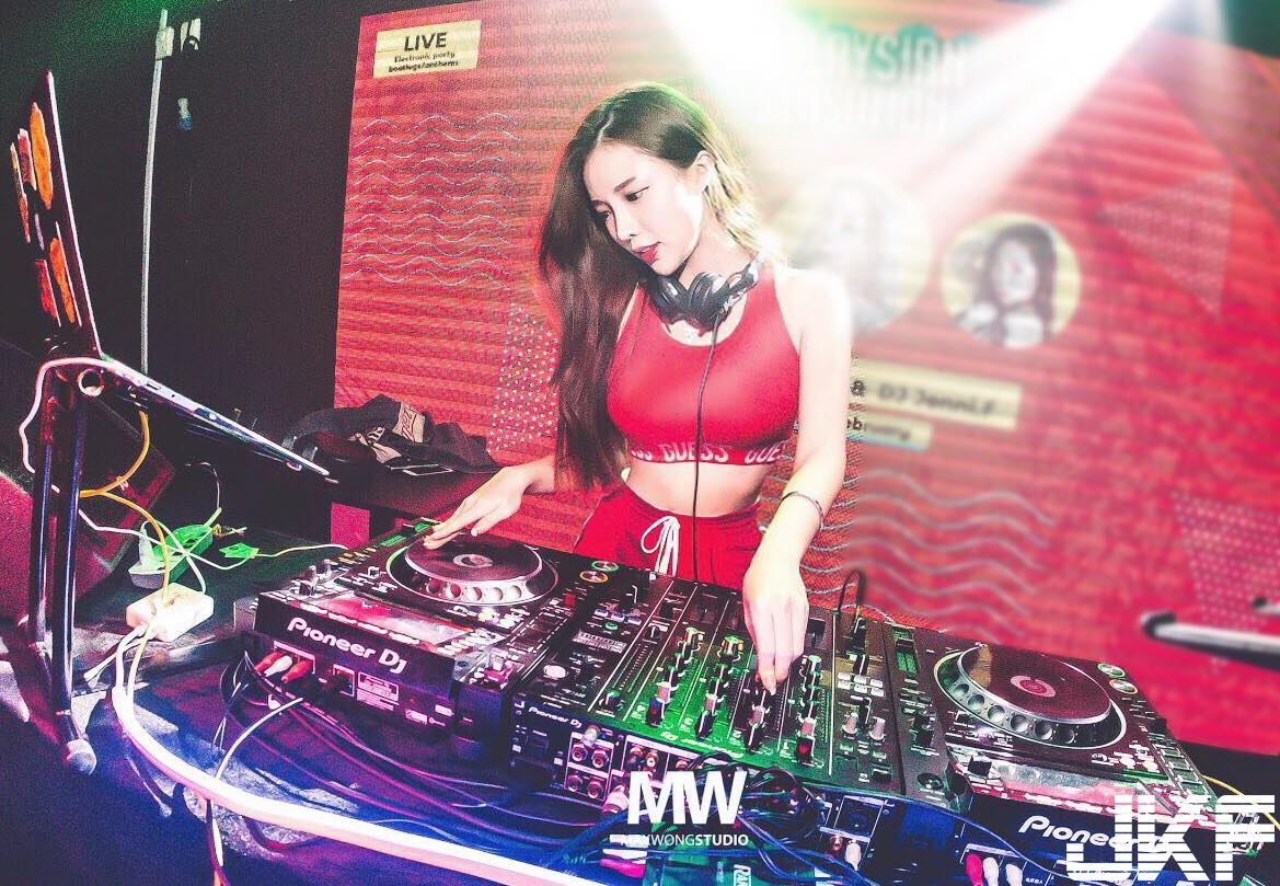 DJ盤後的「爆乳女神」！2018東南亞最美女神的超火辣曲線，音樂與視覺的雙重刺激！