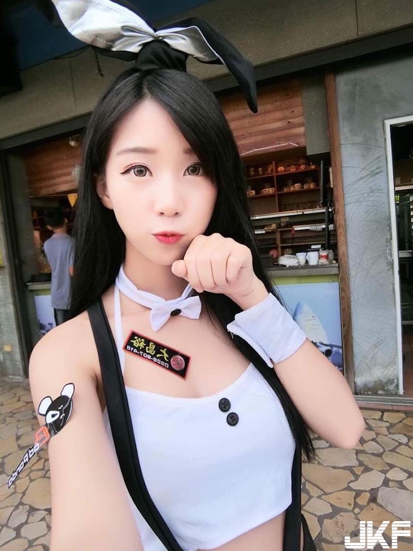 正妹喝茶「焦點都在奶奶上」！極品乳量快爆表，看了想狂灌兩杯奶茶了！