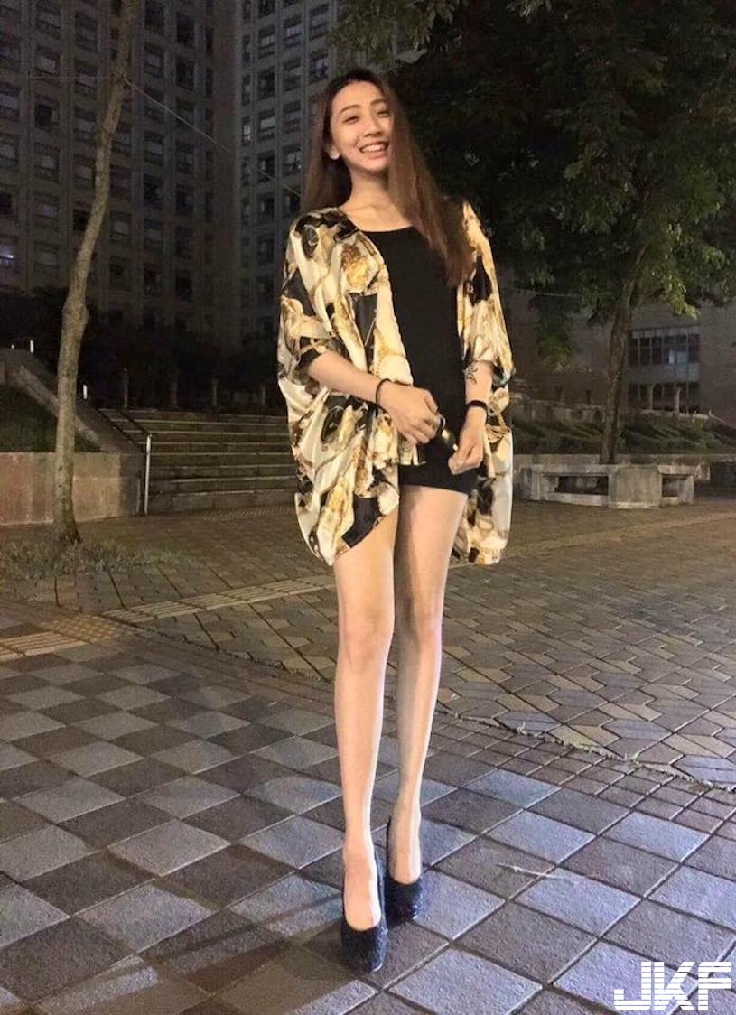 聽說那是膝蓋？「大奶實況主」po 照打薄碼，「兩團肉肉」真相網友熱議！
