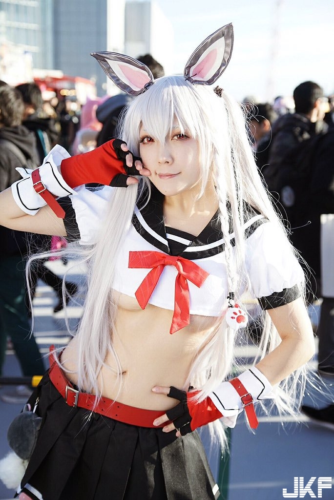 亂世就要挺奶！未成年 Coser 下乳誘惑　完美的 90 度弧線讓人徹底救贖