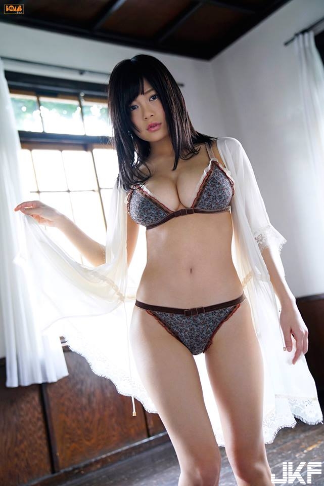148公分H奶！知名Youtuber原來是「巨乳小隻馬」　超滿乳量超霸氣！