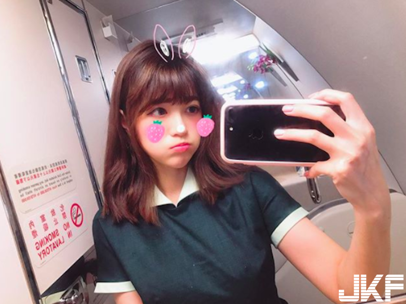 這樣真的太兇！「長榮美女空服員」制服底下藏美乳，換上「低胸小可愛」真的不得了！