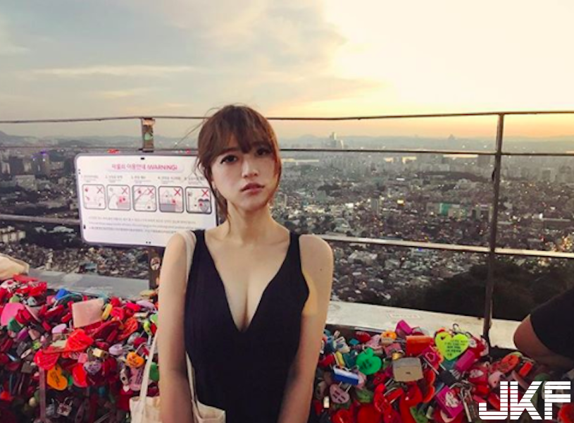 這樣真的太兇！「長榮美女空服員」制服底下藏美乳，換上「低胸小可愛」真的不得了！