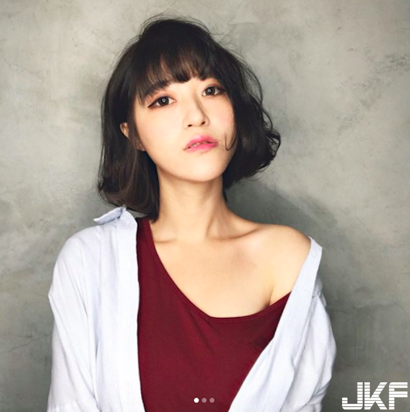 這樣真的太兇！「長榮美女空服員」制服底下藏美乳，換上「低胸小可愛」真的不得了！