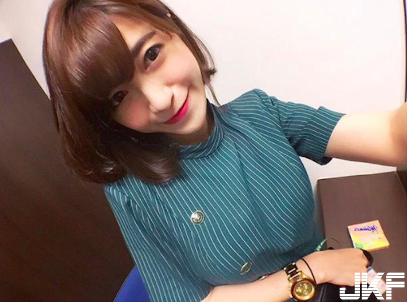 這樣真的太兇！「長榮美女空服員」制服底下藏美乳，換上「低胸小可愛」真的不得了！