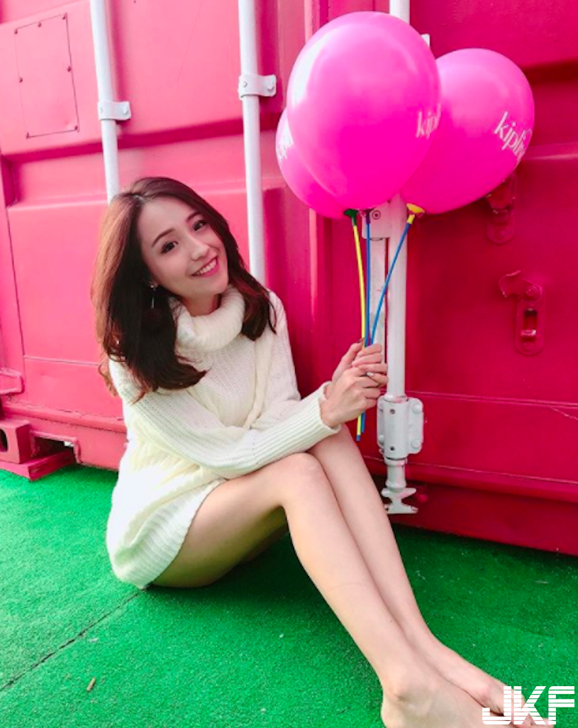 宵夜場滷味驚見「白嫩深溝妹」！若隱若現「渾圓美乳」高雄的朋友們衝一波了！
