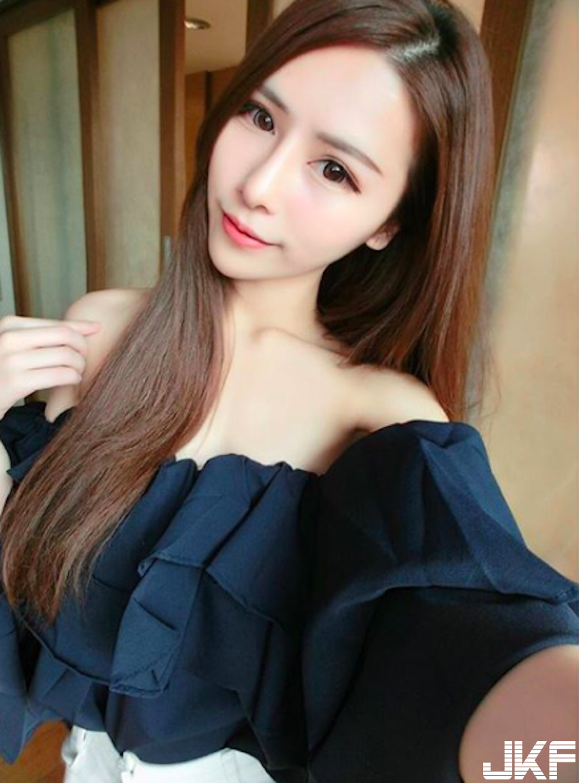 網拍老闆娘「纖腰辣腿」超吸睛！「豐滿美乳」也火辣到極點！