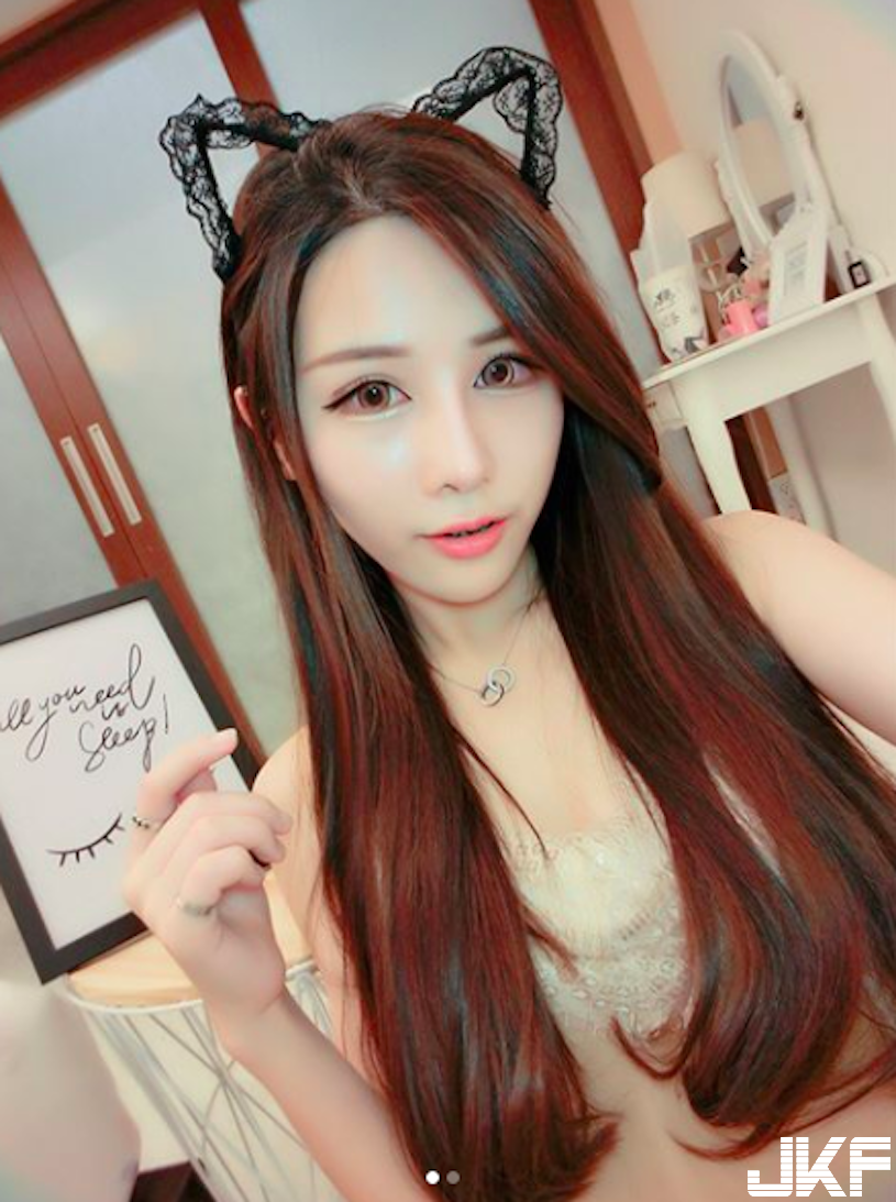 網拍老闆娘「纖腰辣腿」超吸睛！「豐滿美乳」也火辣到極點！