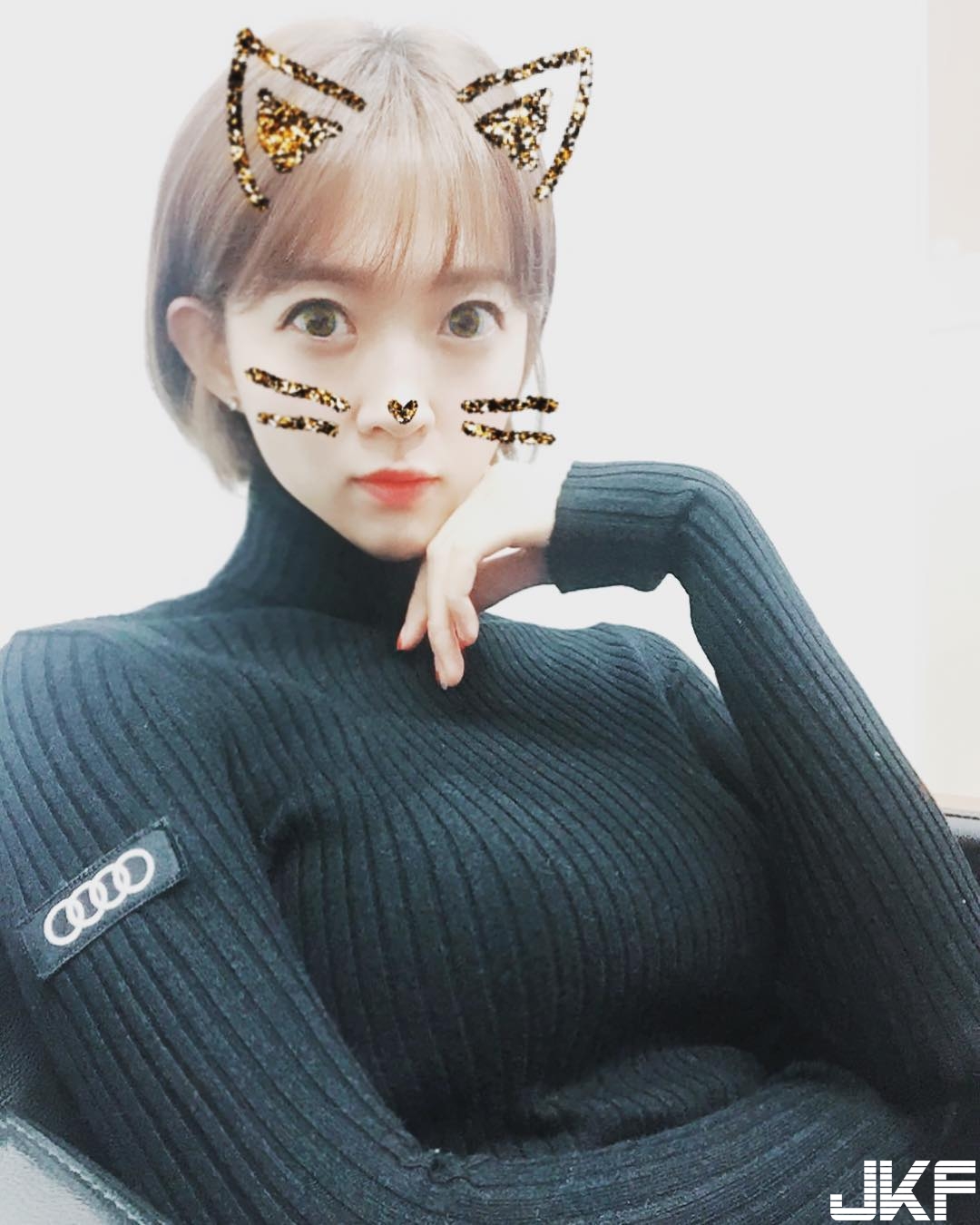 「大眼美女」圓滾滾水汪電眼魅力十足，讓人全身酥麻快要被電暈啦…