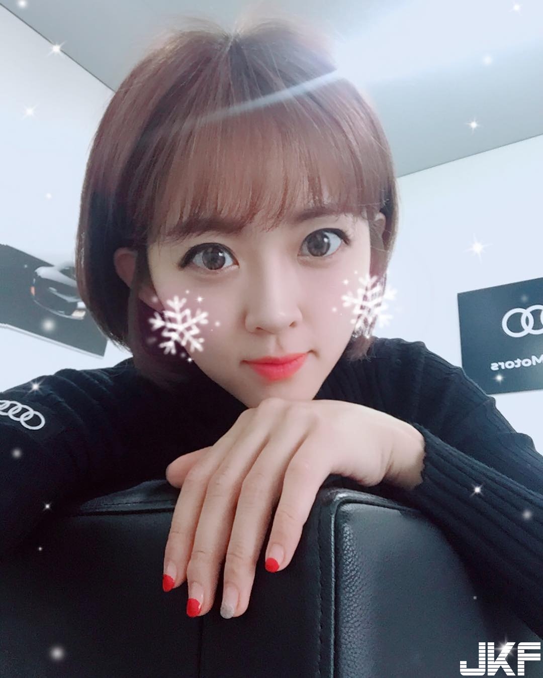 「大眼美女」圓滾滾水汪電眼魅力十足，讓人全身酥麻快要被電暈啦…