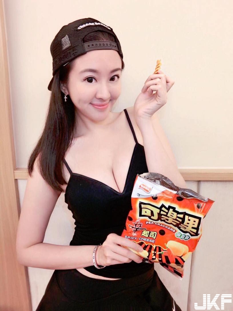 完美視角！「台灣美乳正妹」極品顏值讓人迷戀！誘惑的「火辣身材」讓網友受不了…