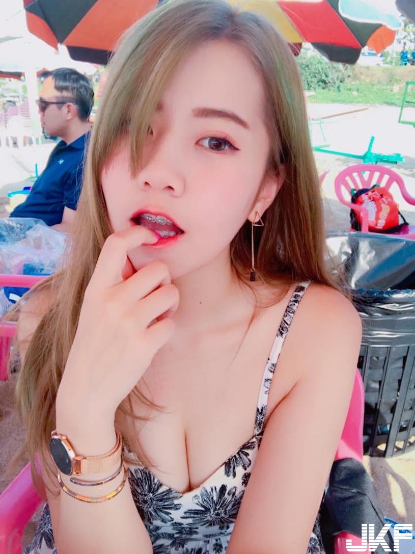 超可愛！甜美系「爆乳正妹」飽滿上圍太迷人！滿滿的「美胸視角」讓人看der不要不要..
