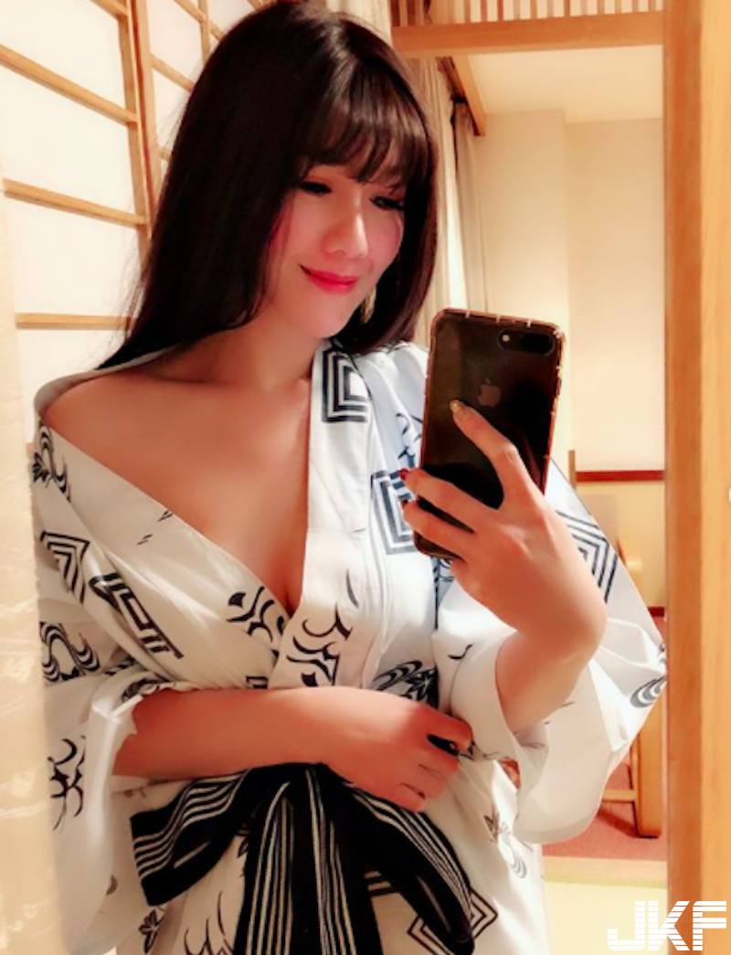 夏天的味道！「花店正妹老闆娘」墾丁秀美乳！「渾圓白皙」好風光美不勝收！