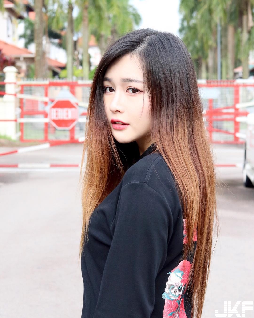 激正大馬「Youtube女神」！修長美腿還有逆天顏值，氣質與搞笑的絕妙反差實在太可愛！