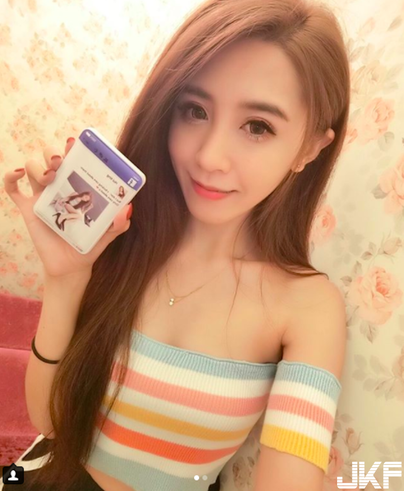 正妹自拍美照超惹火！解開扣子「酥胸真的太搶眼」！