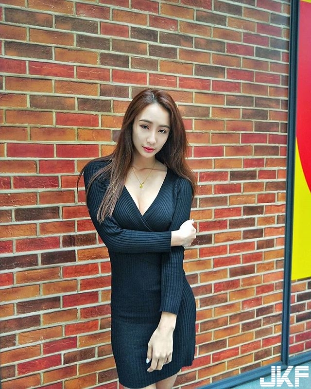 重機女大生 Tina 不是被騎車的帥樣驚呆 而是被爆乳驚呆了! - 素人正妹 -