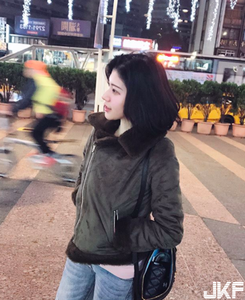 花藝課上「超正美胸女老師」！高顏值好身材誰受得了！工作時穿著更辣了！