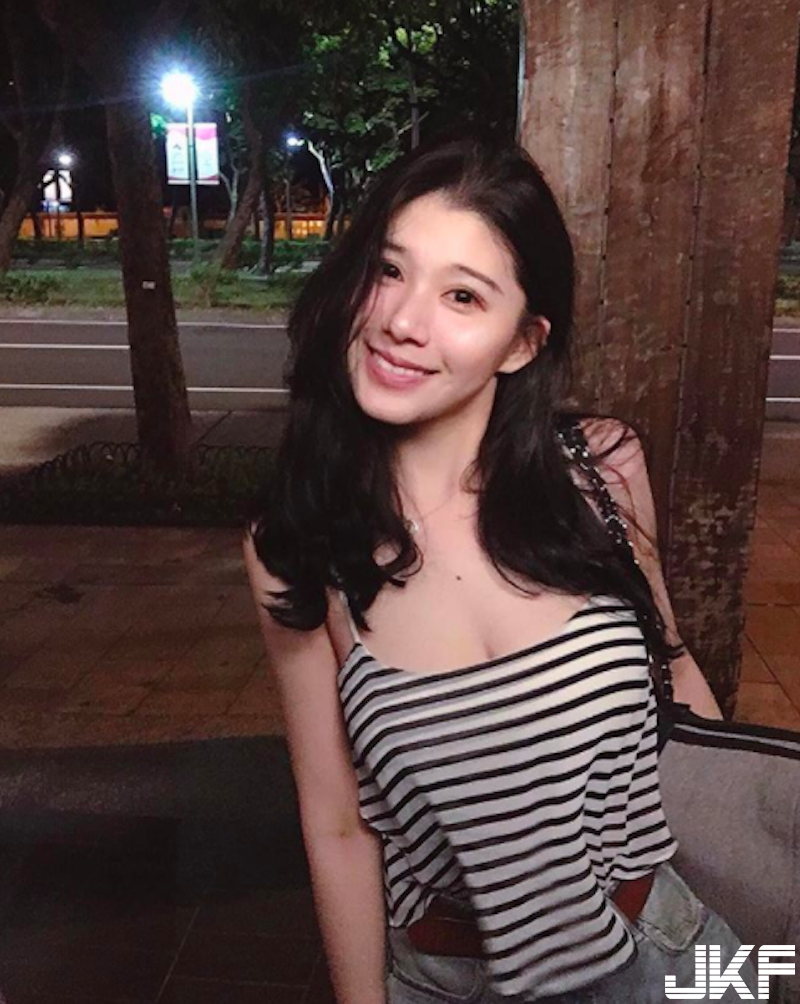 花藝課上「超正美胸女老師」！高顏值好身材誰受得了！工作時穿著更辣了！