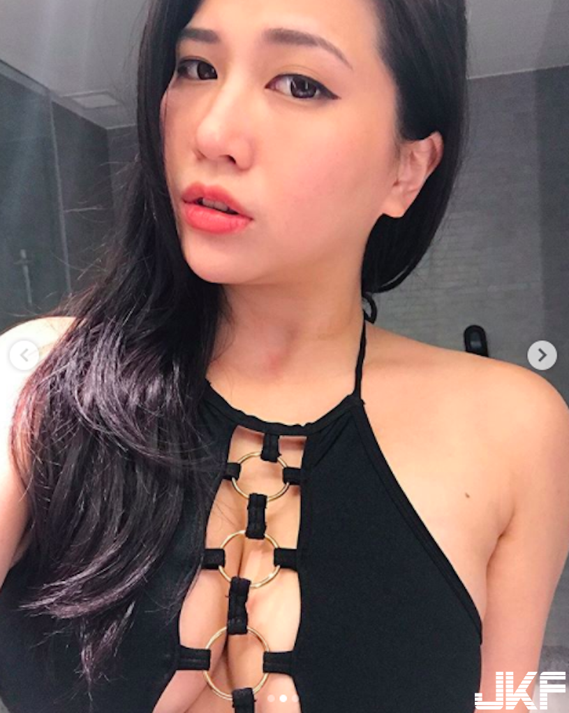 簍空比基尼！「白嫩大奶正妹」比基尼胸前「好深的人字奶」！勒這麼緊感覺不好呼吸呀！