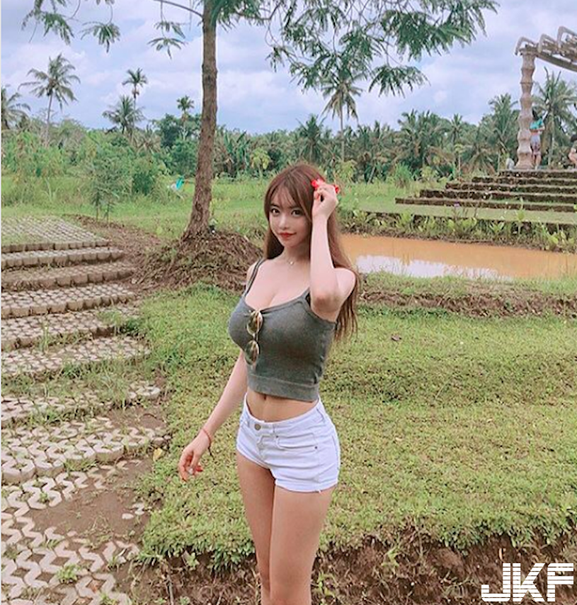 好猛！網瘋傳「爆乳女機長」F奶有夠犯規！超飽滿「美胸視角」畫面無極限…
