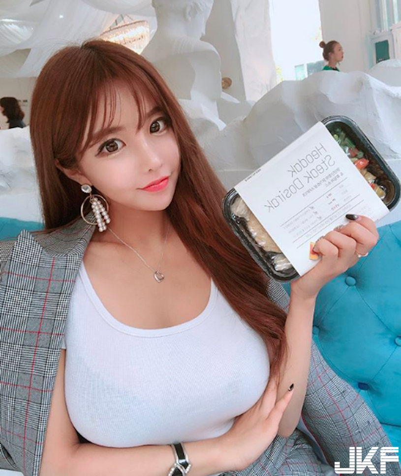好猛！網瘋傳「爆乳女機長」F奶有夠犯規！超飽滿「美胸視角」畫面無極限…