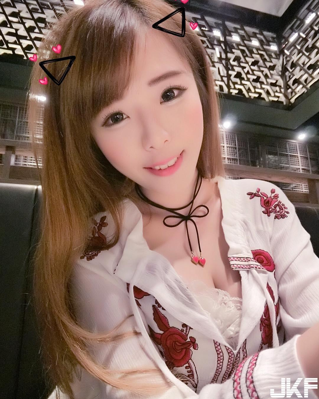 氣質吃貨正妹帶「長輩」出門覓食！「渾圓奶奶」份量太滿直接擺上桌！