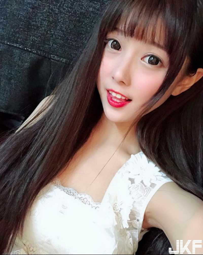 台中教大「渾圓美乳妹」身材超犯規！「低胸爆奶」吃金色三麥！不用喝就看醉了啊！