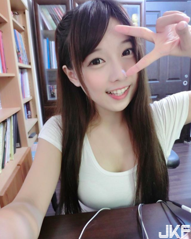台中教大「渾圓美乳妹」身材超犯規！「低胸爆奶」吃金色三麥！不用喝就看醉了啊！