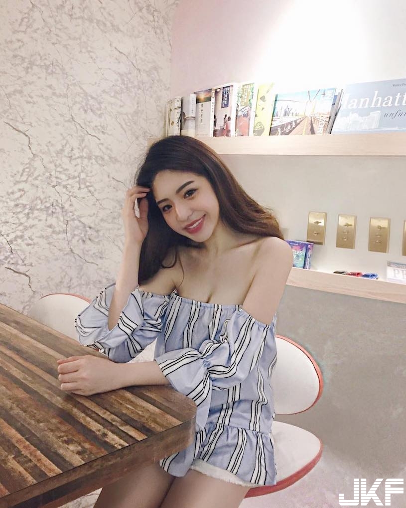 混血正妹「比基尼爆乳」泰國旅遊曬長輩！「渾圓碗公奶」感覺超兇der!