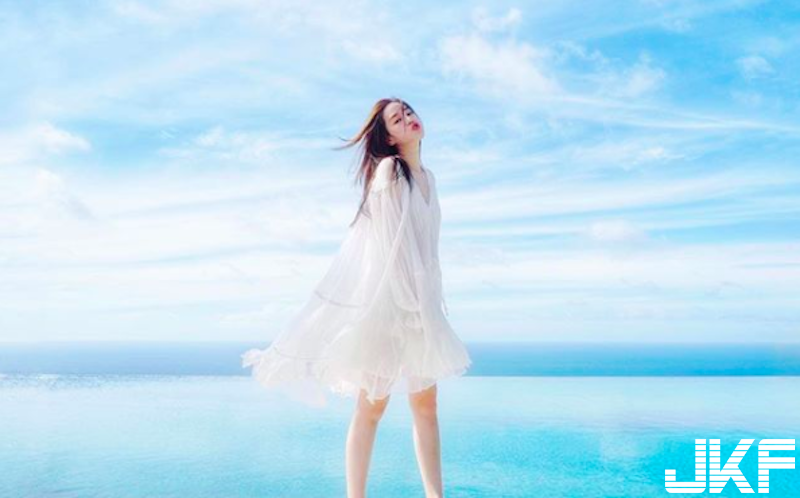 仙女級的「清新正妹」來啦！身材高挑「美胸長腿」177cm比例超逼人！
