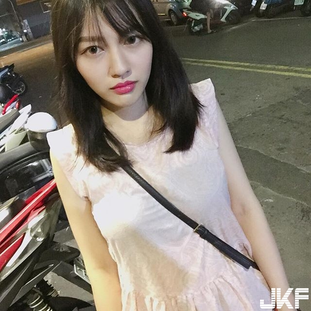 「彰師大會計系」正妹！身材波濤洶湧，緊身上衣也藏不住暴力的好身材&#8230;.