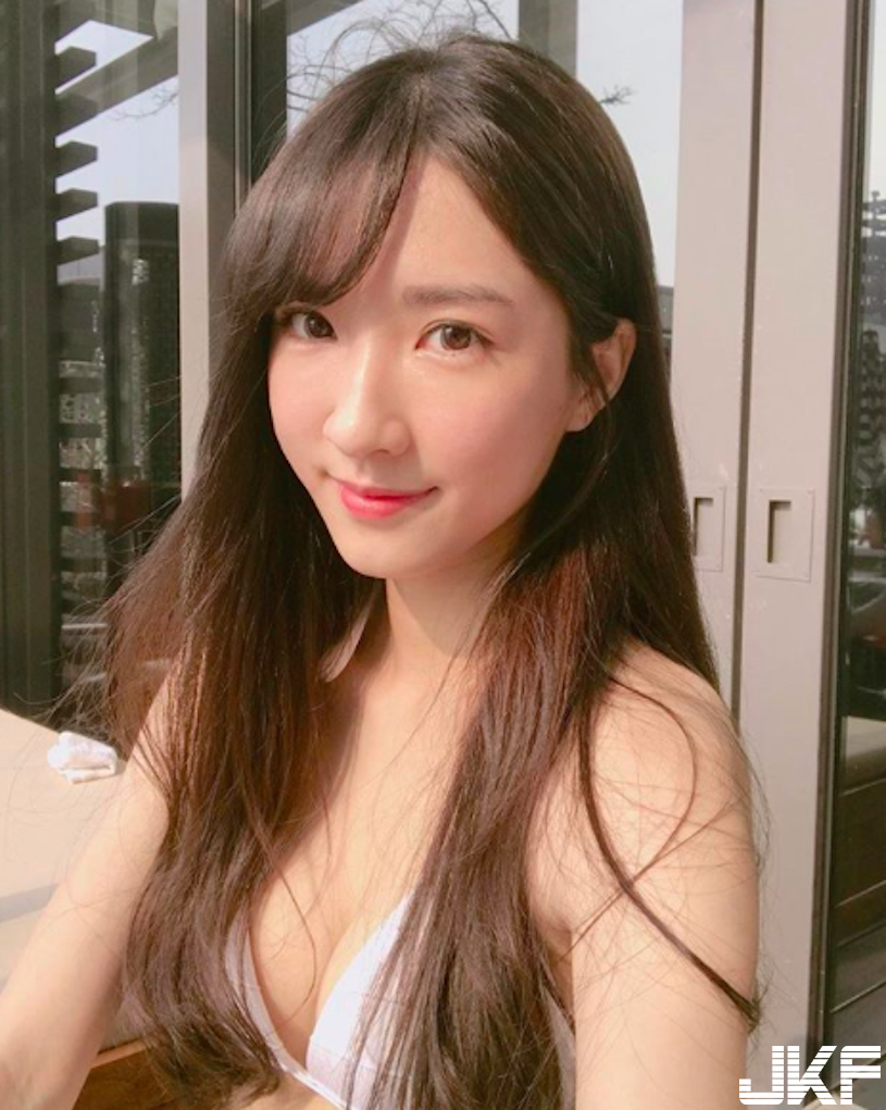 看得都口渴了！正妹「爆乳比基尼」打卡，銷魂好身材「曲線畢露」受不了啊&#8230;