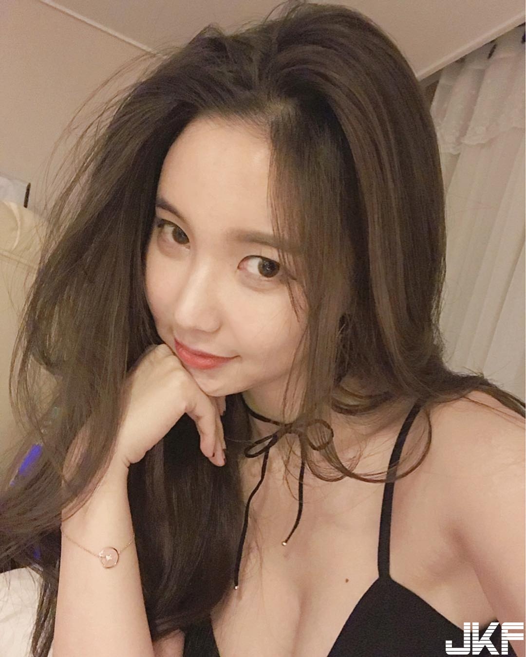 清純系正妹暗藏一股「洶湧奶量」！濃厚奶香味從胸前竄出，深邃馬甲線讓人超驚喜