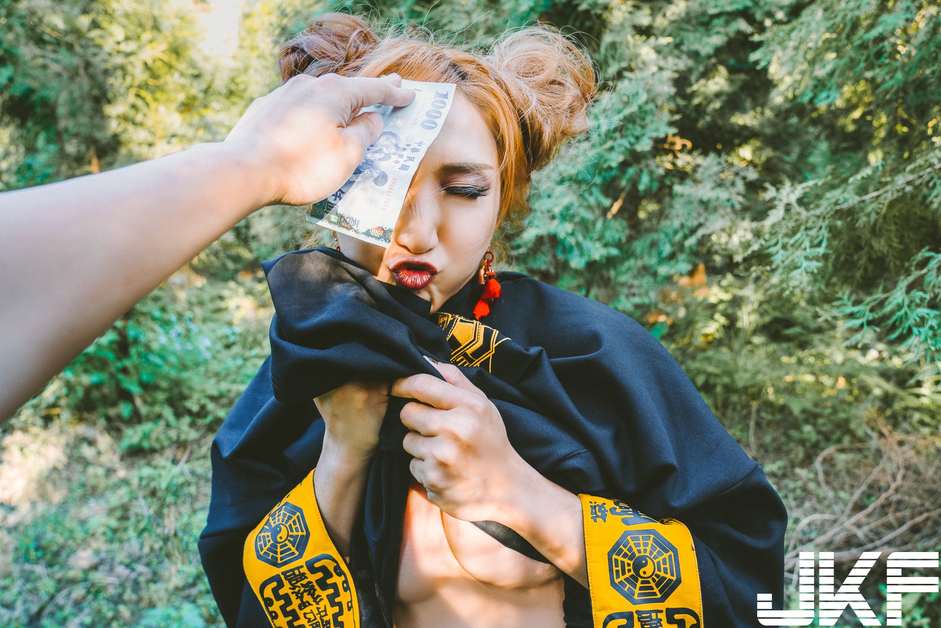 阿飄哪有這麼辣！「排球女神」尺度全開的清明特輯，荒郊野外的性感小妖怪！
