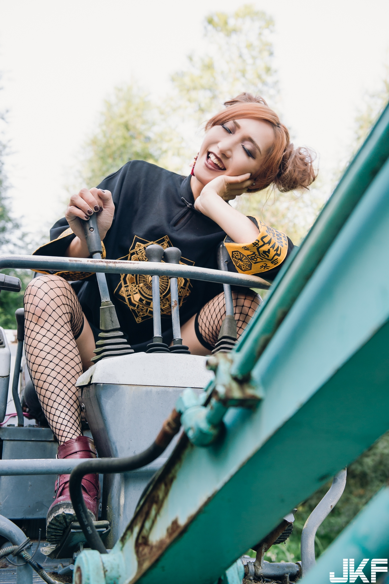 阿飄哪有這麼辣！「排球女神」尺度全開的清明特輯，荒郊野外的性感小妖怪！
