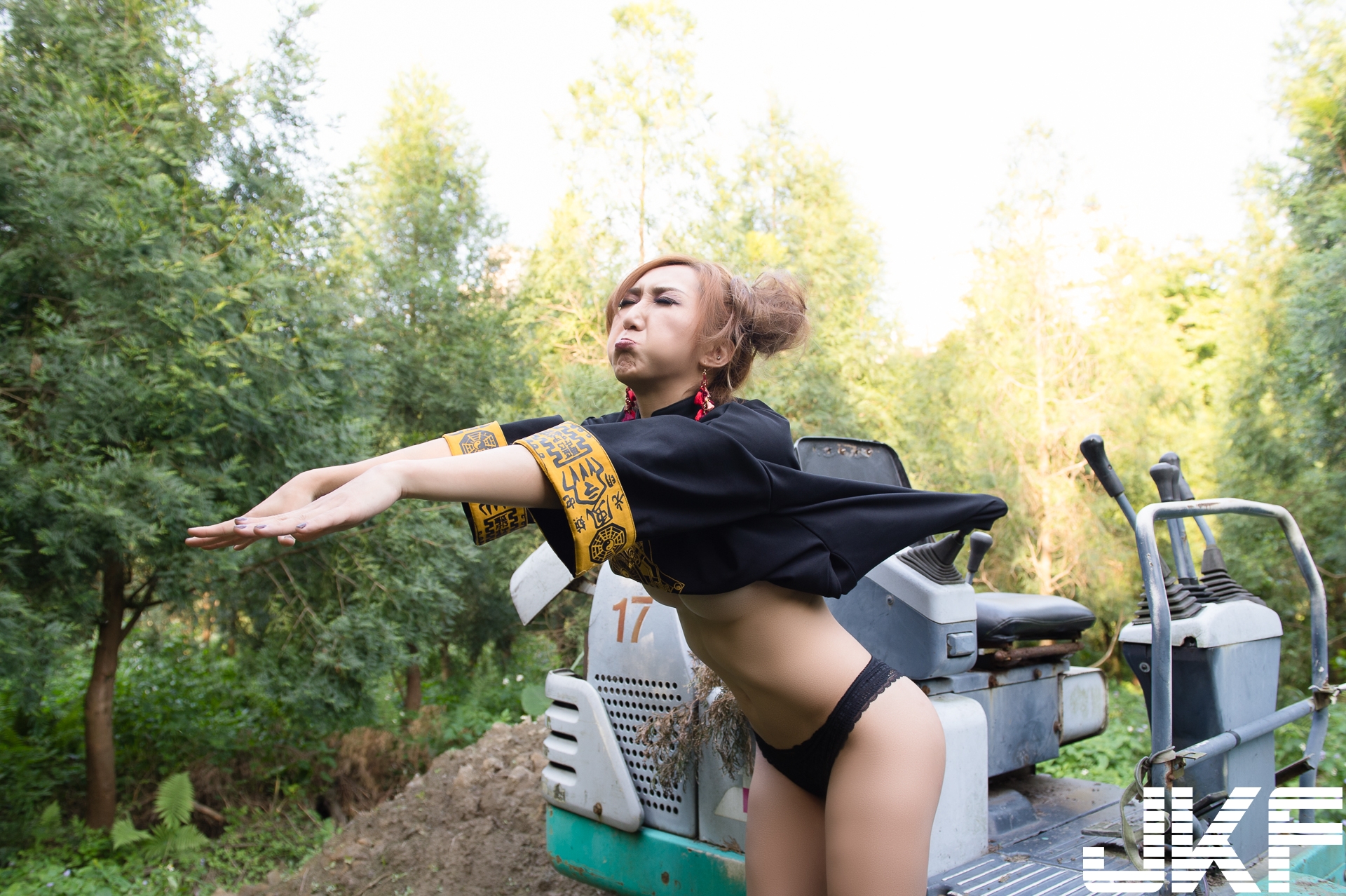 阿飄哪有這麼辣！「排球女神」尺度全開的清明特輯，荒郊野外的性感小妖怪！