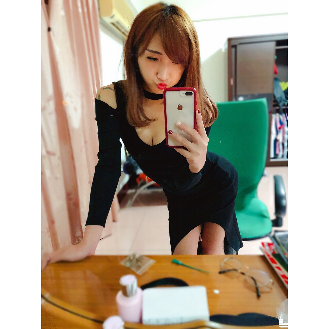 「排球女神」福利給好給滿！超健美性感身材直接掀起來給你看，讓人鼻血直流！