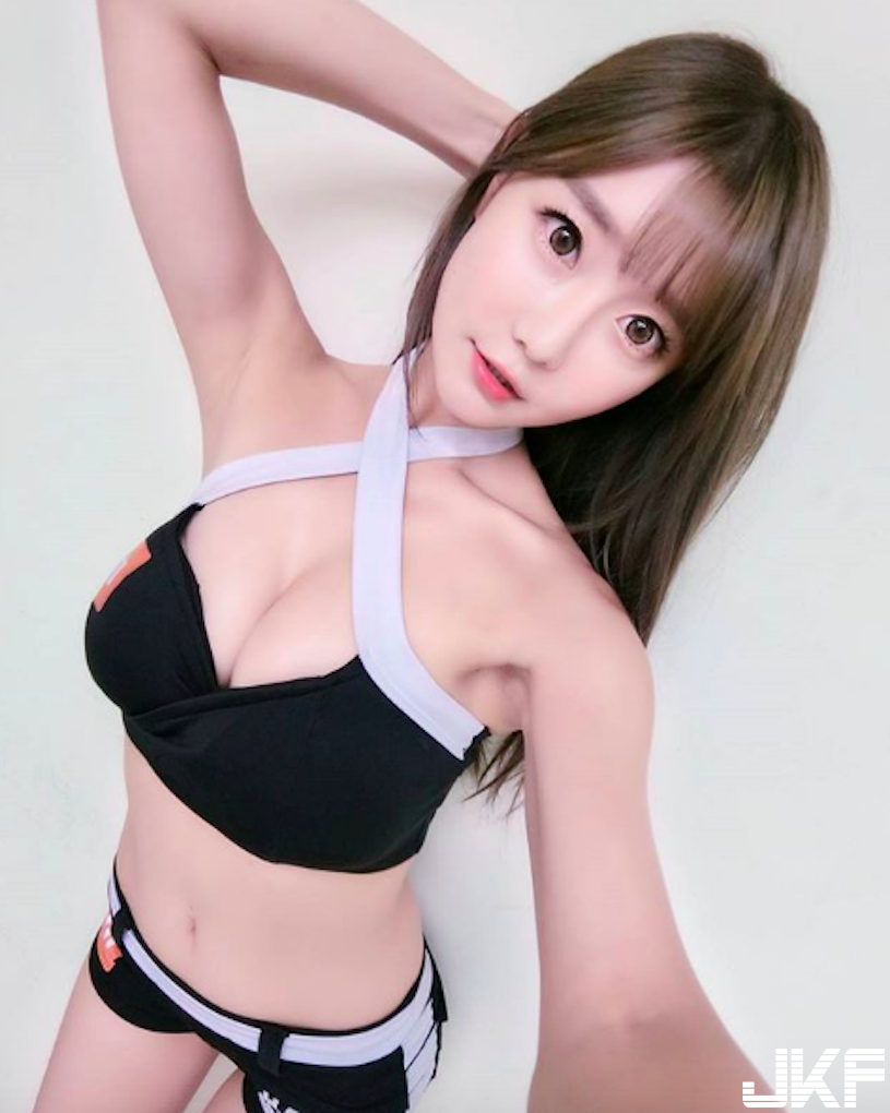 好白嫩！南韓「高顏值正妹」美乳視角好邪惡！超氣質「甜美外型」畫面逼死人啊…