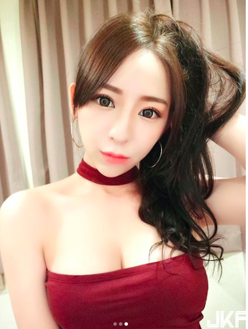 小隻馬「迷人美乳」超有料！「自拍福利」深溝讓人融化啊！