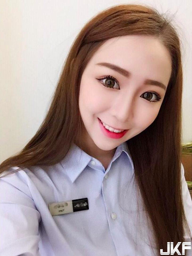 小隻馬「迷人美乳」超有料！「自拍福利」深溝讓人融化啊！