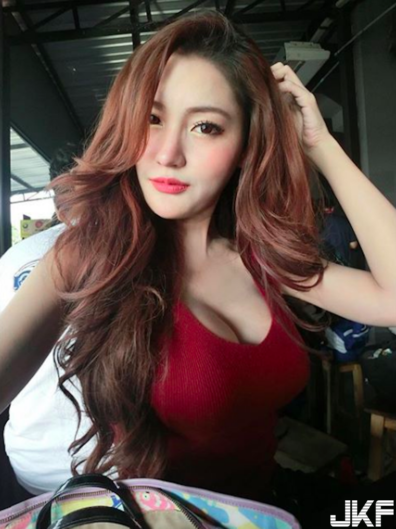 超誘惑！泰國「美艷系正妹」逆天長腿讓人迷戀！滿滿氣質的「甜美笑容」顏值滿分啊…