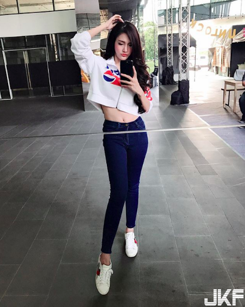 超誘惑！泰國「美艷系正妹」逆天長腿讓人迷戀！滿滿氣質的「甜美笑容」顏值滿分啊…